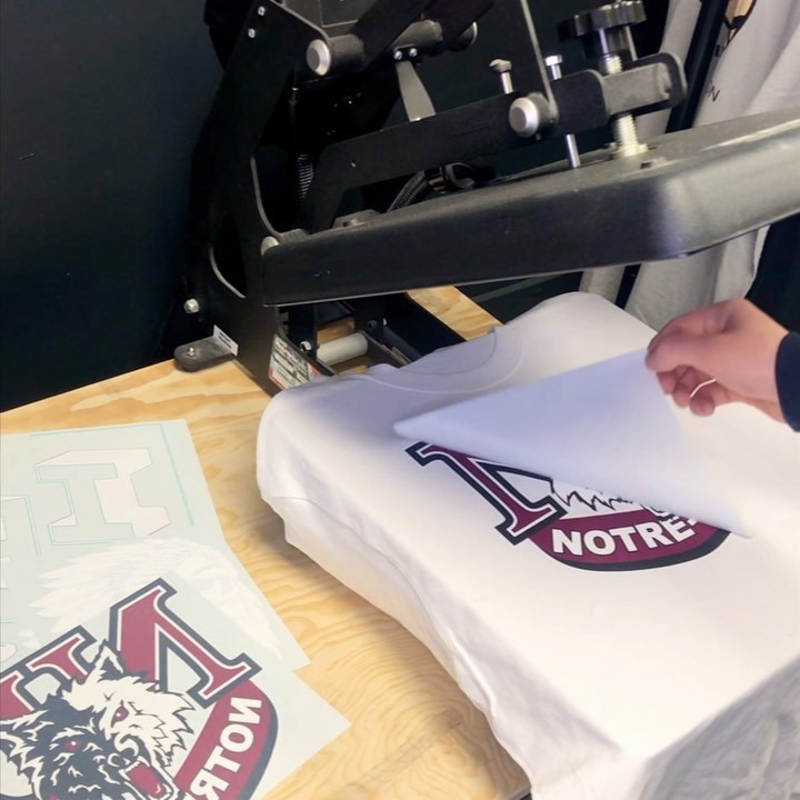 The solution to print multiple garments in seconds. Switch today to screen printed transfers. Soft hand feel, smooth and durable print🔥
#screenprintedtransfers #plastisoltransfers #heattransferprint #heattransfers #dtf #dtftransfer #printedtransfer #customtshirt